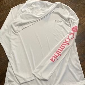 Columbia long sleeve dri fit with hood. Size S. NWT